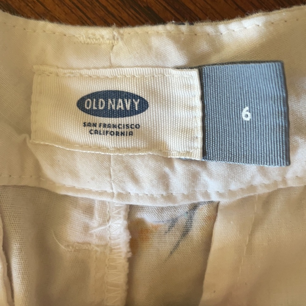 Old Navy Flower Print Shorts - Picture 4 of 5